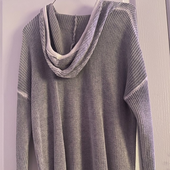 American Eagle sweater - Picture 3 of 3